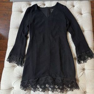Aqua Women's Dress Mini Black Size M V Neck Flare Sleeve Lace Trim‎ Zip NWT